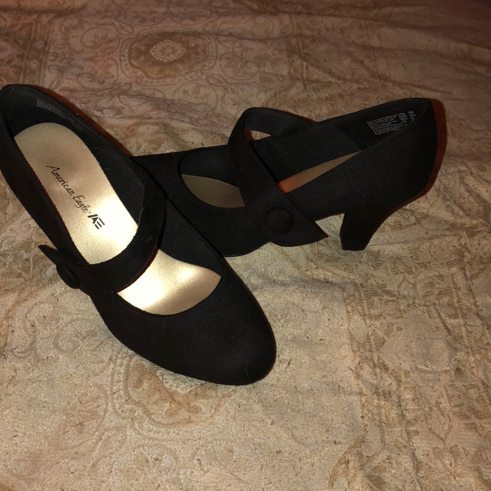 Black low heels dress shoe!